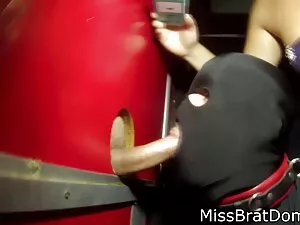 Kate Skye thích diễn ...