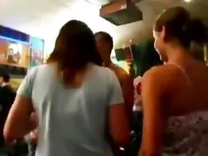 Julie, 21, cô hầu bà ...